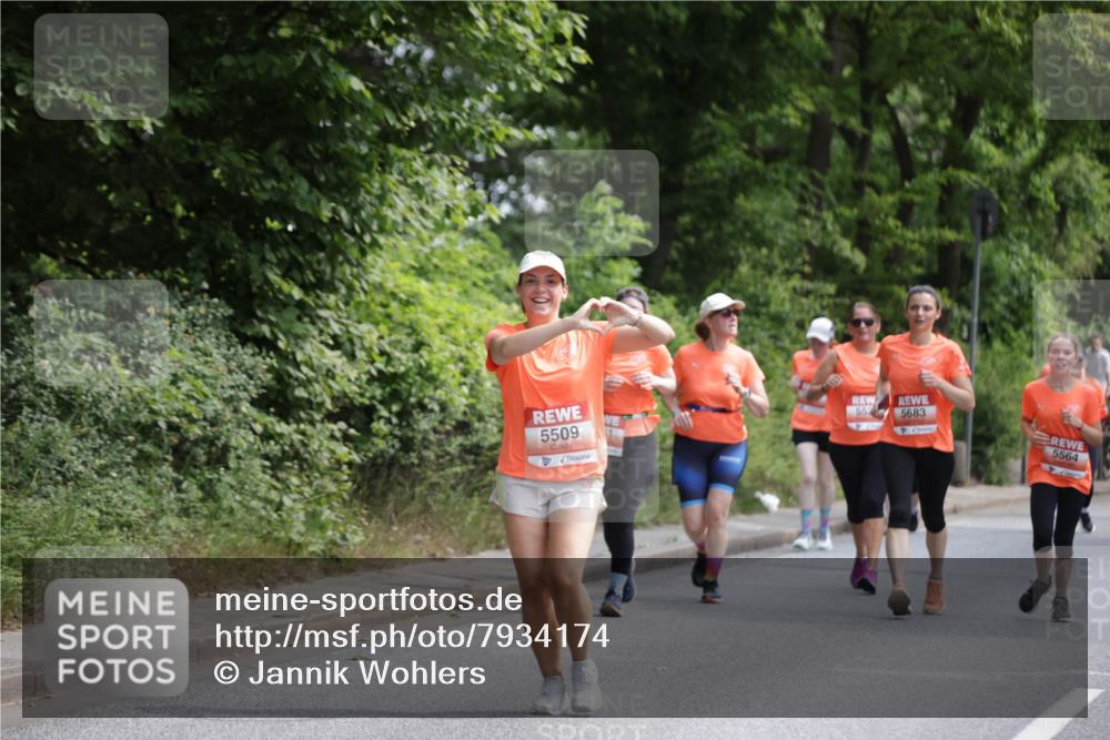 15.06.2025 - REWE Women's Run Jannik Wohlers http://msf.ph/oto/7934174 15.06.2025 10:12:06 Laufen 5509, 5683, 5564 meine-sportfotos.de