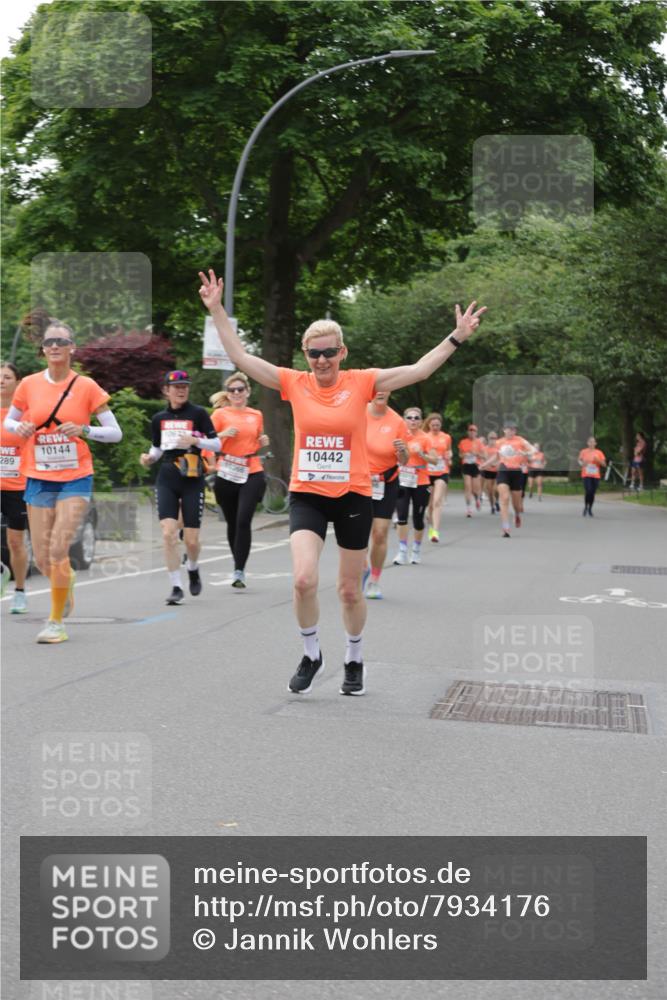 15.06.2025 - REWE Women's Run Jannik Wohlers http://msf.ph/oto/7934176 15.06.2025 08:25:33 Laufen 289, 10144, 10366, 10442 meine-sportfotos.de