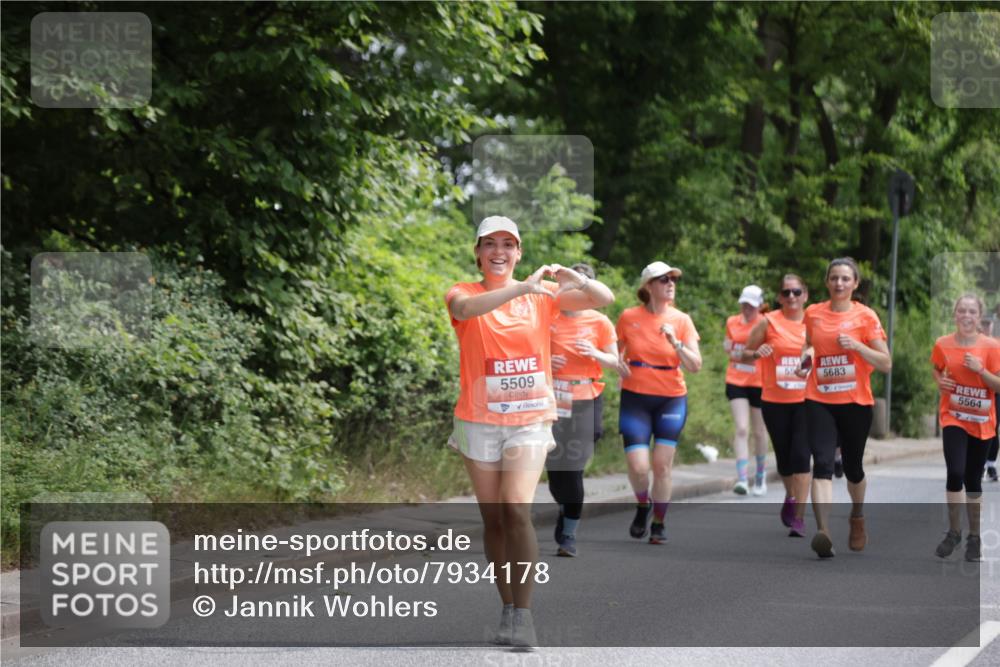 15.06.2025 - REWE Women's Run Jannik Wohlers http://msf.ph/oto/7934178 15.06.2025 10:12:06 Laufen 5509, 695683, 5564 meine-sportfotos.de