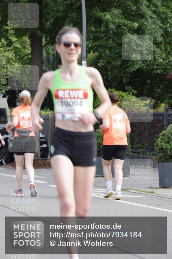 15.06.2025 - REWE Women's Run Jannik Wohlers http://msf.ph/oto/7934184 15.06.2025 08:34:49 Laufen 10094 meine-sportfotos.de