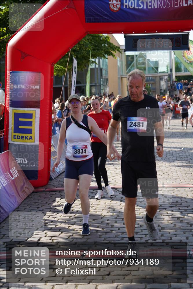 13.06.2025 - Holstenköstenlauf Felixshl http://msf.ph/oto/7934189 13.06.2025 18:03:39 Laufen 2481, 2633, 2711, 2849, 2909, 2985, 3092, 3097, 3202, 3204, 3259, 3263, 3598, 3834, 3902, 3903, 3920, 3964 meine-sportfotos.de