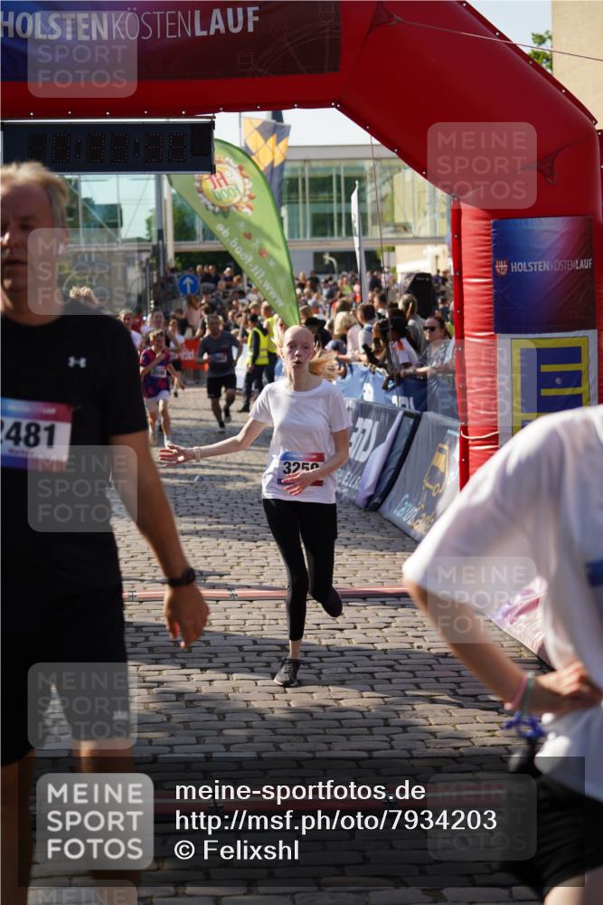 13.06.2025 - Holstenköstenlauf Felixshl http://msf.ph/oto/7934203 13.06.2025 18:03:40 Laufen 2481, 2633, 2666, 2711, 2849, 2857, 2909, 2985, 3092, 3097, 3147, 3202, 3204, 3259, 3263, 3598, 3799, 3834, 3902, 3903, 3920, 3964 meine-sportfotos.de