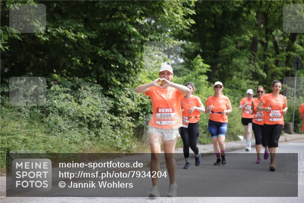 15.06.2025 - REWE Women's Run Jannik Wohlers http://msf.ph/oto/7934204 15.06.2025 10:12:07 Laufen 5509, 181, 5520, 5683 meine-sportfotos.de