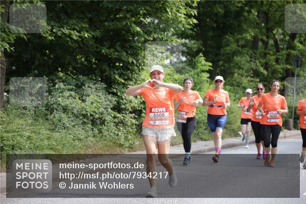 15.06.2025 - REWE Women's Run Jannik Wohlers http://msf.ph/oto/7934217 15.06.2025 10:12:07 Laufen 5509, 5181, 5683 meine-sportfotos.de
