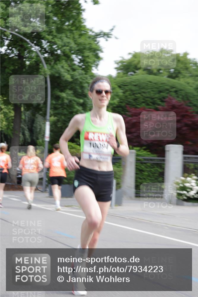15.06.2025 - REWE Women's Run Jannik Wohlers http://msf.ph/oto/7934223 15.06.2025 08:34:50 Laufen 10094 meine-sportfotos.de