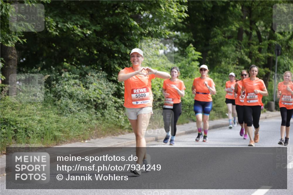 15.06.2025 - REWE Women's Run Jannik Wohlers http://msf.ph/oto/7934249 15.06.2025 10:12:07 Laufen 5509, 5181, 5683, 5564 meine-sportfotos.de