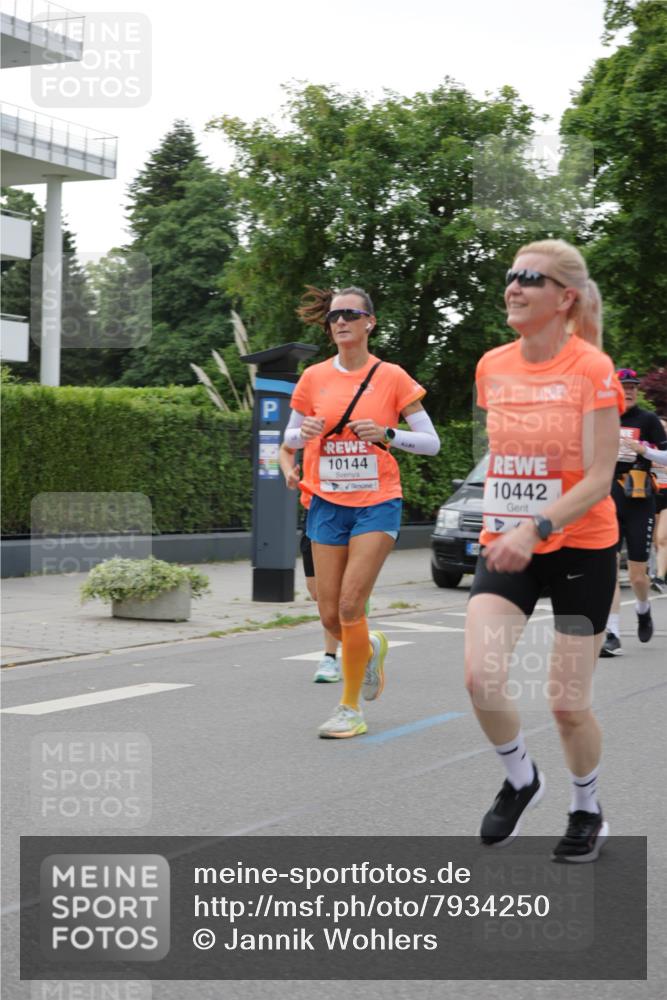 15.06.2025 - REWE Women's Run Jannik Wohlers http://msf.ph/oto/7934250 15.06.2025 08:25:34 Laufen 10144, 10442 meine-sportfotos.de