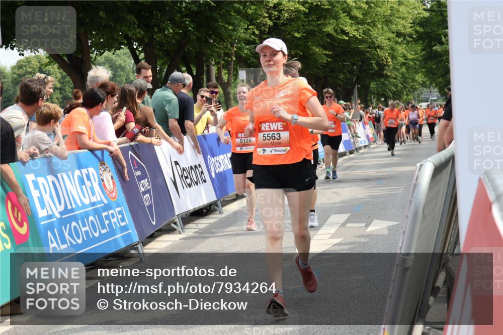 15.06.2025 - REWE Women's Run Strokosch-Dieckow http://msf.ph/oto/7934264 15.06.2025 11:07:24 Ziel 5125, 5254, 5563, 5642, 5676 meine-sportfotos.de