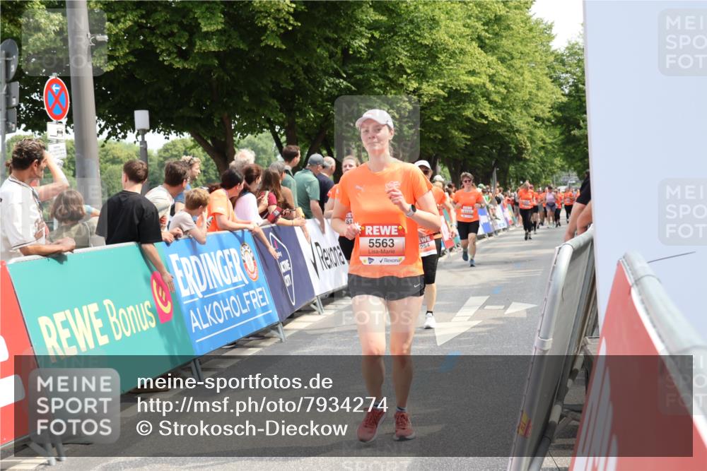 15.06.2025 - REWE Women's Run Strokosch-Dieckow http://msf.ph/oto/7934274 15.06.2025 11:07:25 Ziel 5125, 5131, 5254, 5563, 5642, 5676 meine-sportfotos.de