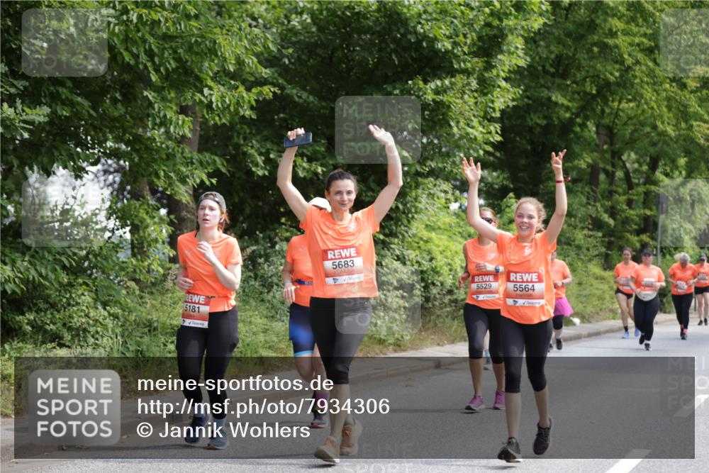 15.06.2025 - REWE Women's Run Jannik Wohlers http://msf.ph/oto/7934306 15.06.2025 10:12:11 Laufen 5181, 5683, 5529, 5564 meine-sportfotos.de