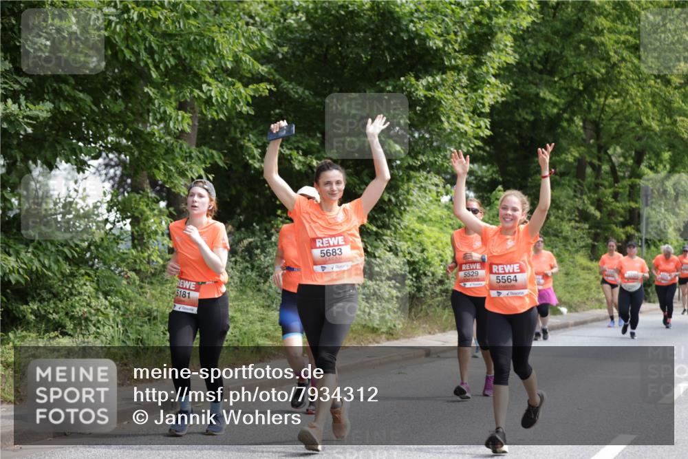 15.06.2025 - REWE Women's Run Jannik Wohlers http://msf.ph/oto/7934312 15.06.2025 10:12:11 Laufen 5181, 5683, 5529, 5564 meine-sportfotos.de