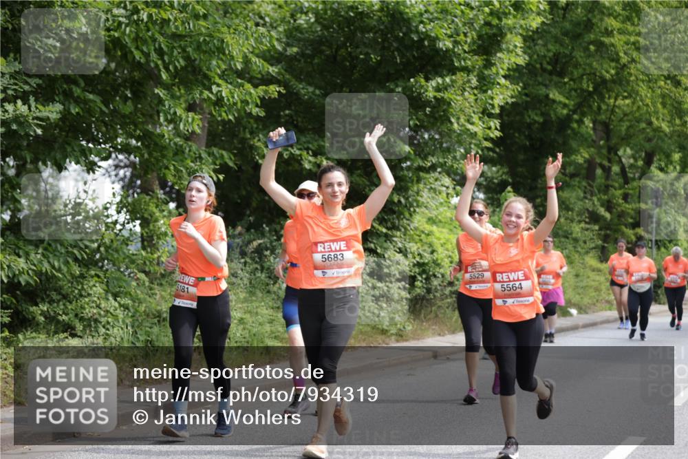 15.06.2025 - REWE Women's Run Jannik Wohlers http://msf.ph/oto/7934319 15.06.2025 10:12:11 Laufen 5181, 5683, 5529, 5564 meine-sportfotos.de