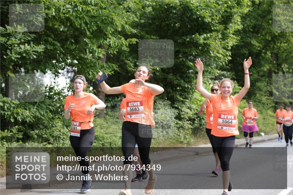 15.06.2025 - REWE Women's Run Jannik Wohlers http://msf.ph/oto/7934349 15.06.2025 10:12:11 Laufen 5181, 5683, 5564 meine-sportfotos.de
