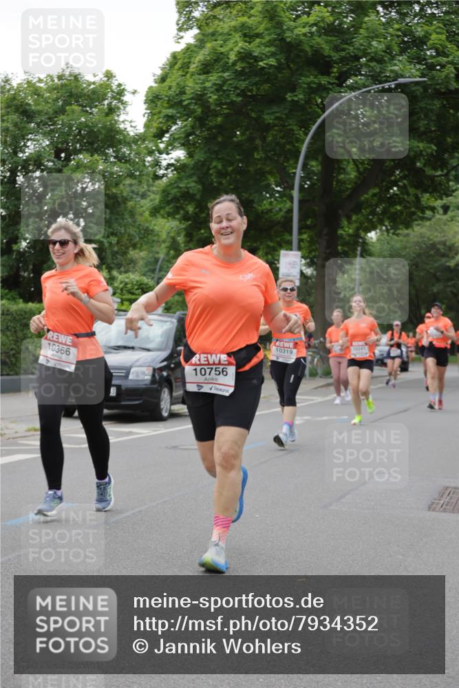 15.06.2025 - REWE Women's Run Jannik Wohlers http://msf.ph/oto/7934352 15.06.2025 08:25:36 Laufen 10366, 10756, 10241, 10319 meine-sportfotos.de