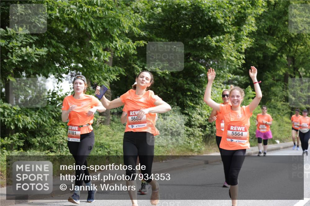 15.06.2025 - REWE Women's Run Jannik Wohlers http://msf.ph/oto/7934353 15.06.2025 10:12:11 Laufen 5181, 5683, 4026, 5564 meine-sportfotos.de