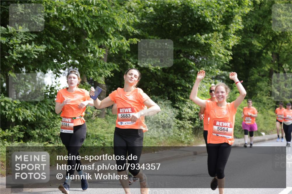 15.06.2025 - REWE Women's Run Jannik Wohlers http://msf.ph/oto/7934357 15.06.2025 10:12:11 Laufen 5181, 5683, 5564 meine-sportfotos.de