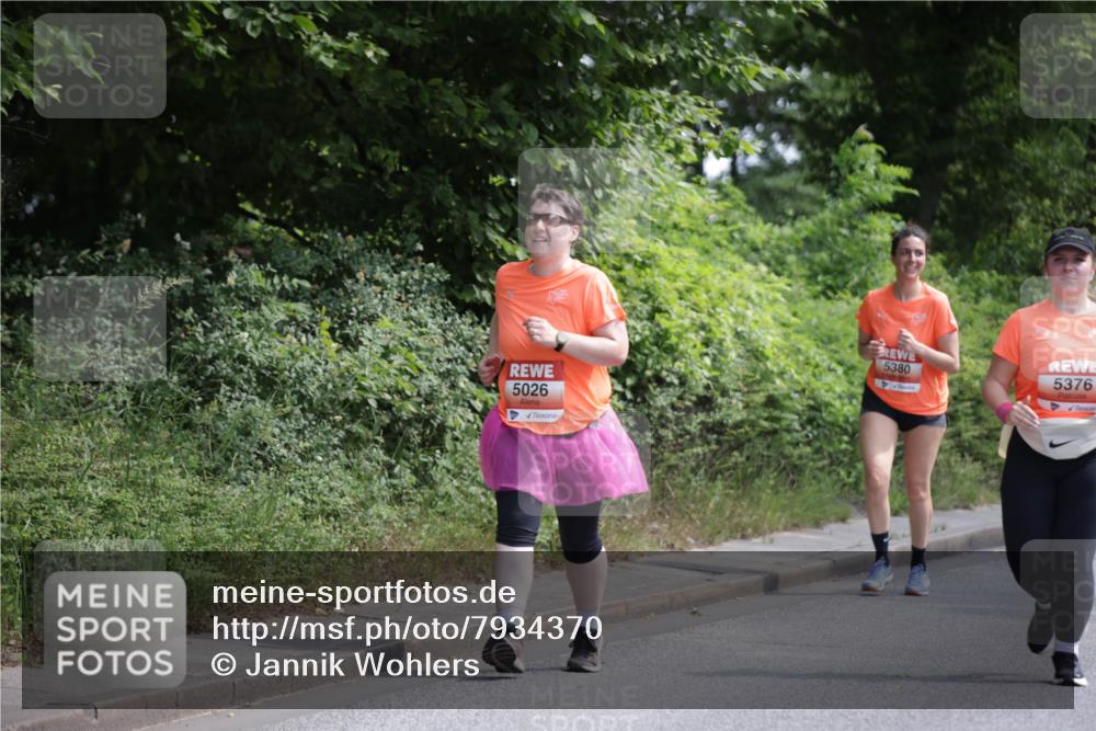 15.06.2025 - REWE Women's Run Jannik Wohlers http://msf.ph/oto/7934370 15.06.2025 10:12:16 Laufen 5026, 5380, 5376, 4 meine-sportfotos.de