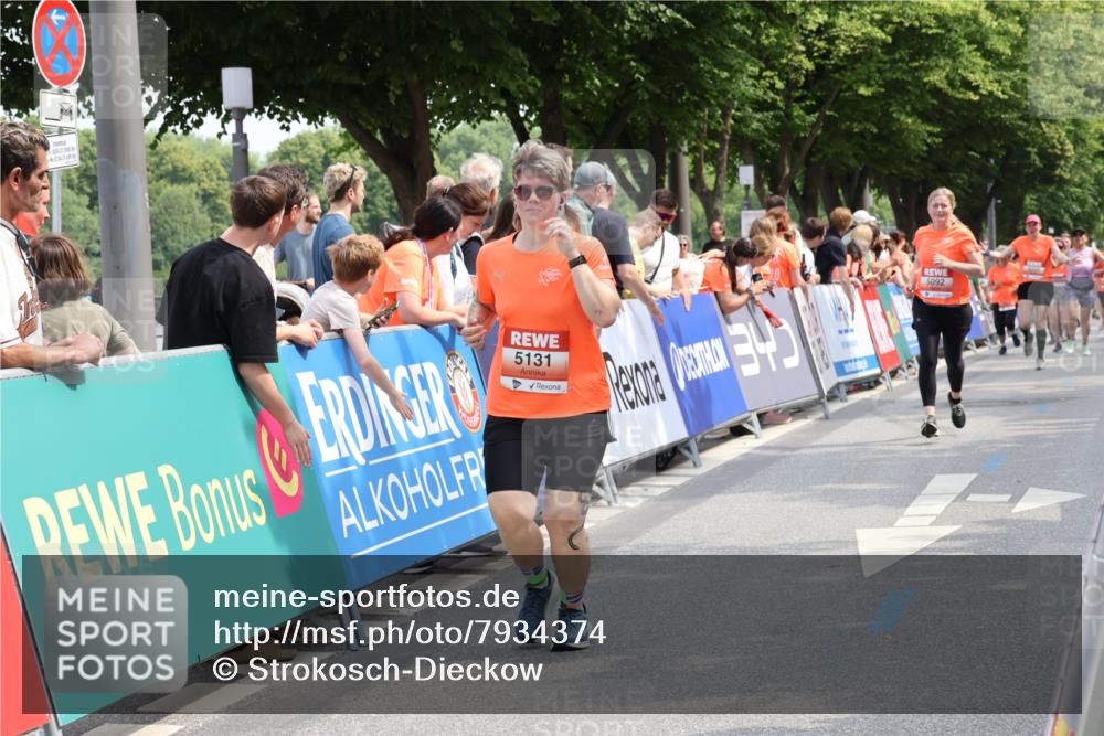 15.06.2025 - REWE Women's Run Strokosch-Dieckow http://msf.ph/oto/7934374 15.06.2025 11:07:30 Ziel 5092, 5125, 5131, 5254, 5563 meine-sportfotos.de