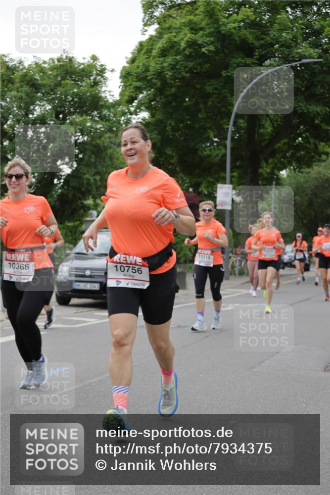 15.06.2025 - REWE Women's Run Jannik Wohlers http://msf.ph/oto/7934375 15.06.2025 08:25:36 Laufen 10366, 1043, 10756, 10319, 10241 meine-sportfotos.de