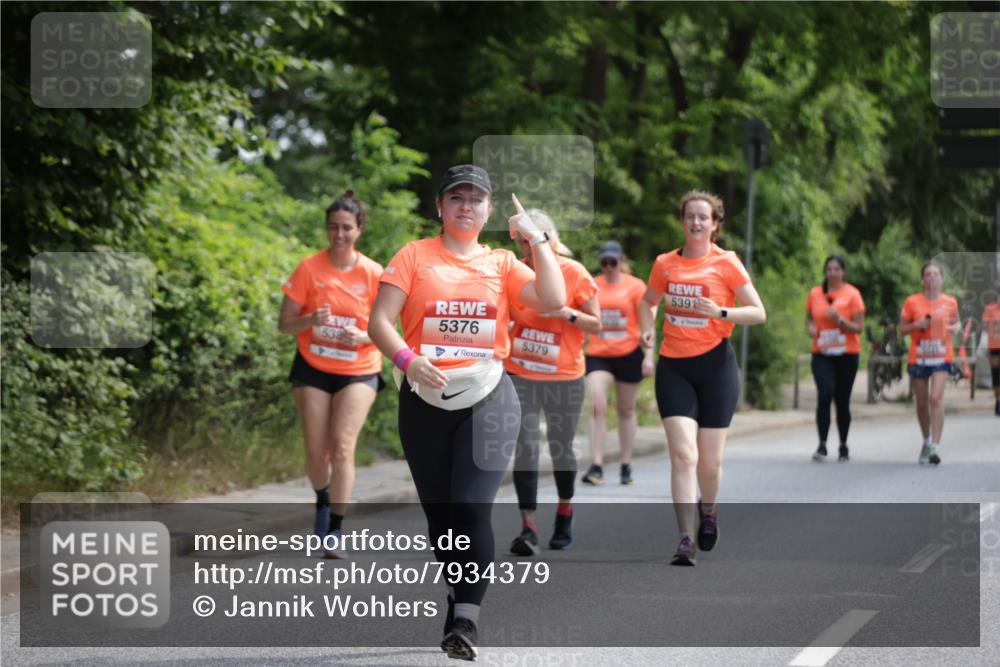 15.06.2025 - REWE Women's Run Jannik Wohlers http://msf.ph/oto/7934379 15.06.2025 10:12:17 Laufen 538, 5376, 5379, 5391 meine-sportfotos.de
