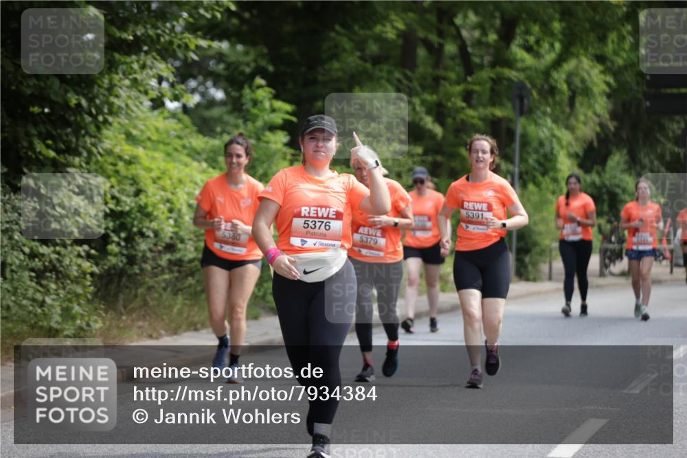 15.06.2025 - REWE Women's Run Jannik Wohlers http://msf.ph/oto/7934384 15.06.2025 10:12:17 Laufen 5376, 5379, 5380, 5391 meine-sportfotos.de