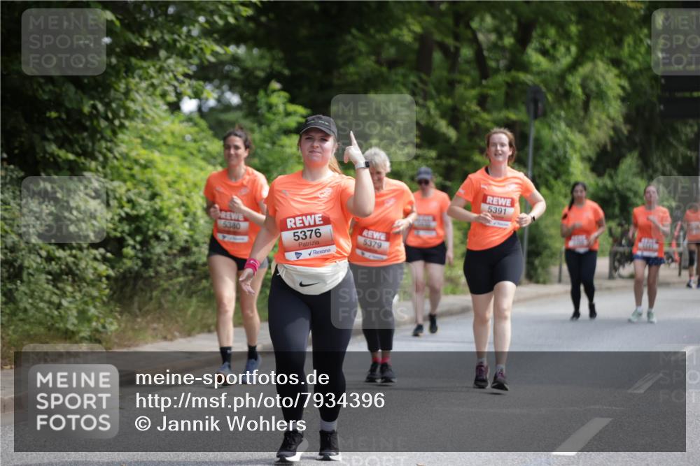 15.06.2025 - REWE Women's Run Jannik Wohlers http://msf.ph/oto/7934396 15.06.2025 10:12:17 Laufen 5380, 5376, 5379, 5391 meine-sportfotos.de
