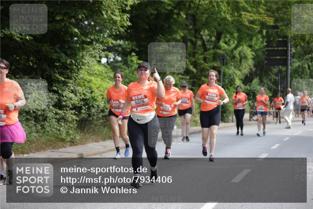 15.06.2025 - REWE Women's Run Jannik Wohlers http://msf.ph/oto/7934406 15.06.2025 10:12:18 Laufen 5, 5380, 5376, 5379, 5391 meine-sportfotos.de
