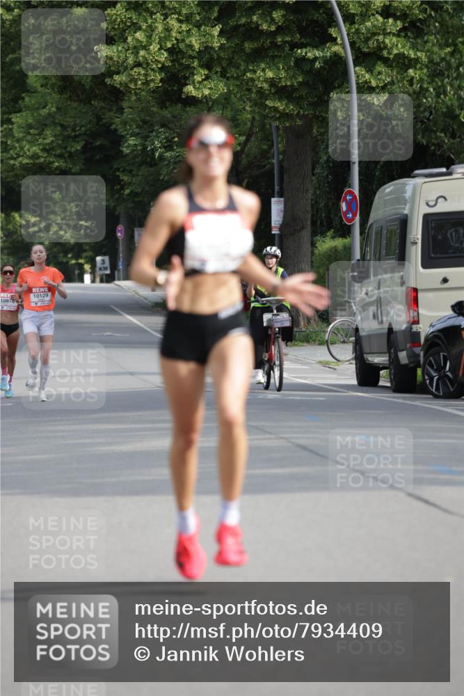 15.06.2025 - REWE Women's Run Jannik Wohlers http://msf.ph/oto/7934409 15.06.2025 08:37:46 Laufen 10875, 10129 meine-sportfotos.de