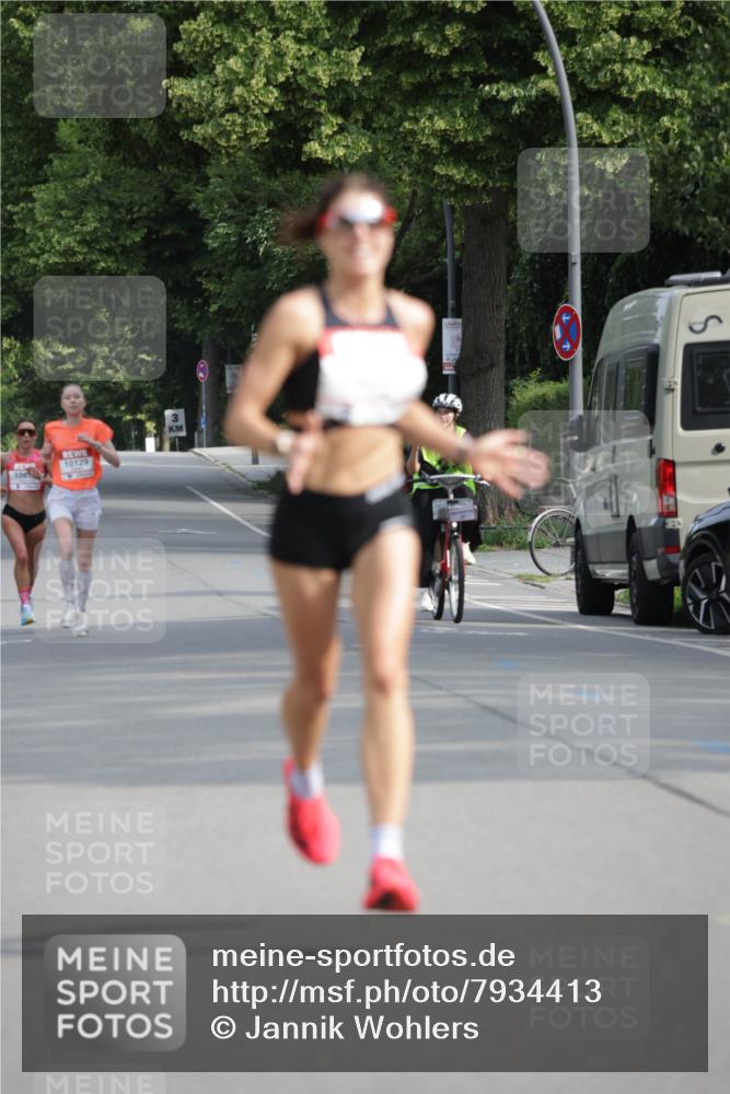 15.06.2025 - REWE Women's Run Jannik Wohlers http://msf.ph/oto/7934413 15.06.2025 08:37:46 Laufen 3, 10129, 108 meine-sportfotos.de