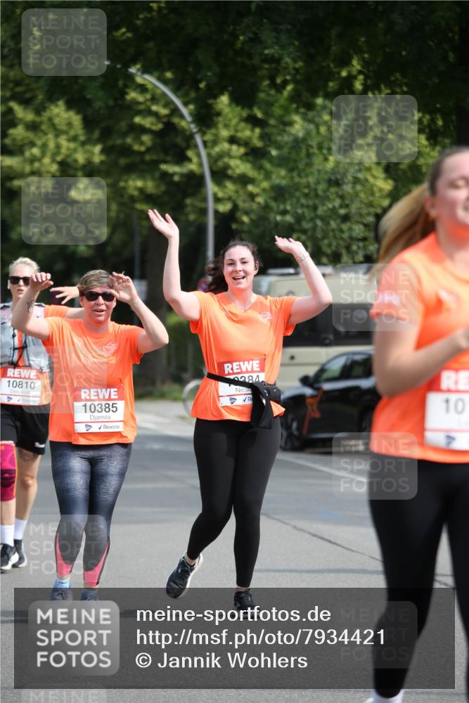 15.06.2025 - REWE Women's Run Jannik Wohlers http://msf.ph/oto/7934421 15.06.2025 09:52:10 Laufen 10810, 10385, 384 meine-sportfotos.de