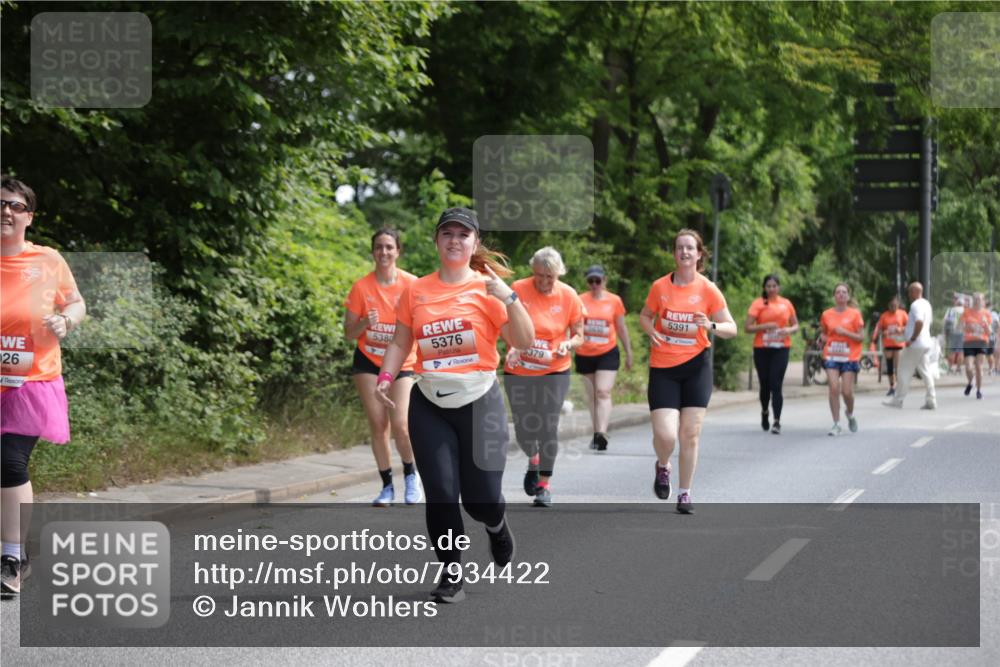 15.06.2025 - REWE Women's Run Jannik Wohlers http://msf.ph/oto/7934422 15.06.2025 10:12:18 Laufen 5379, 26, 5380, 5376, 5391 meine-sportfotos.de