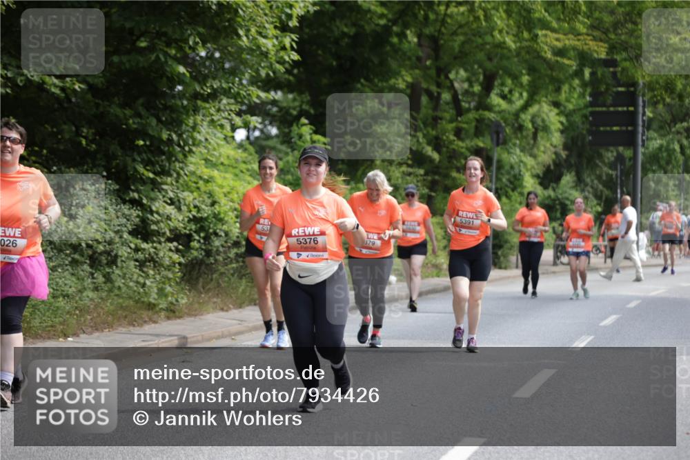 15.06.2025 - REWE Women's Run Jannik Wohlers http://msf.ph/oto/7934426 15.06.2025 10:12:18 Laufen 026, 379, 5376, 5391 meine-sportfotos.de