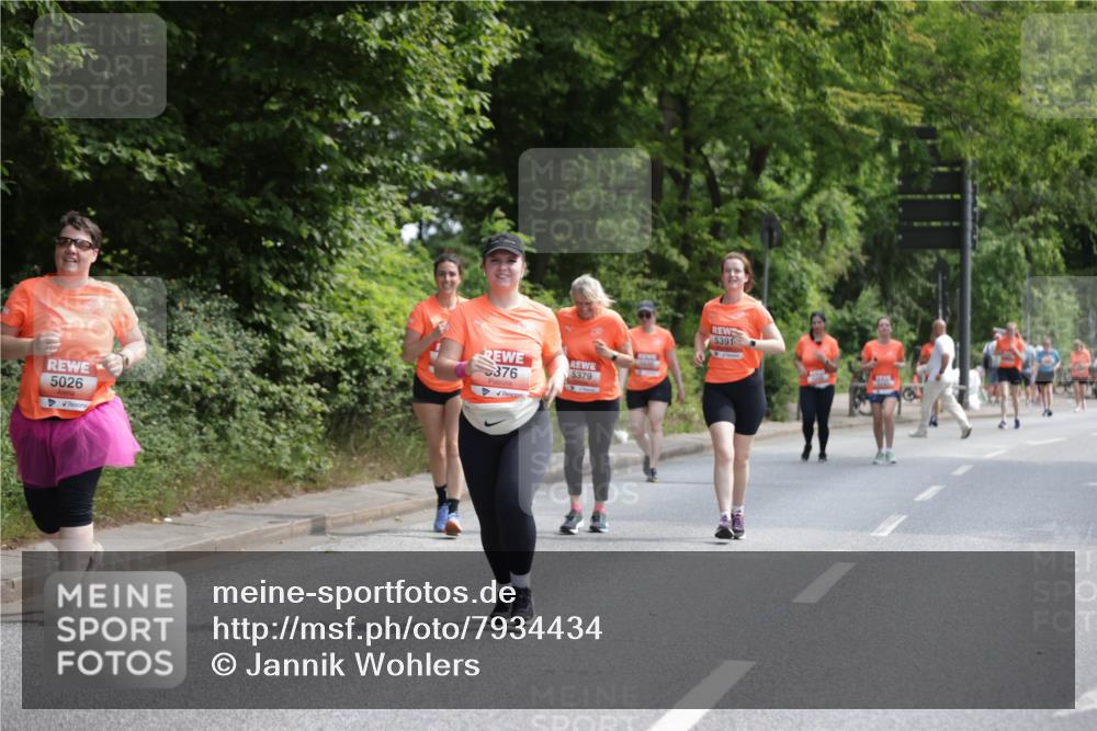 15.06.2025 - REWE Women's Run Jannik Wohlers http://msf.ph/oto/7934434 15.06.2025 10:12:18 Laufen 5026, 376, 46, 10, 5379, 5391 meine-sportfotos.de