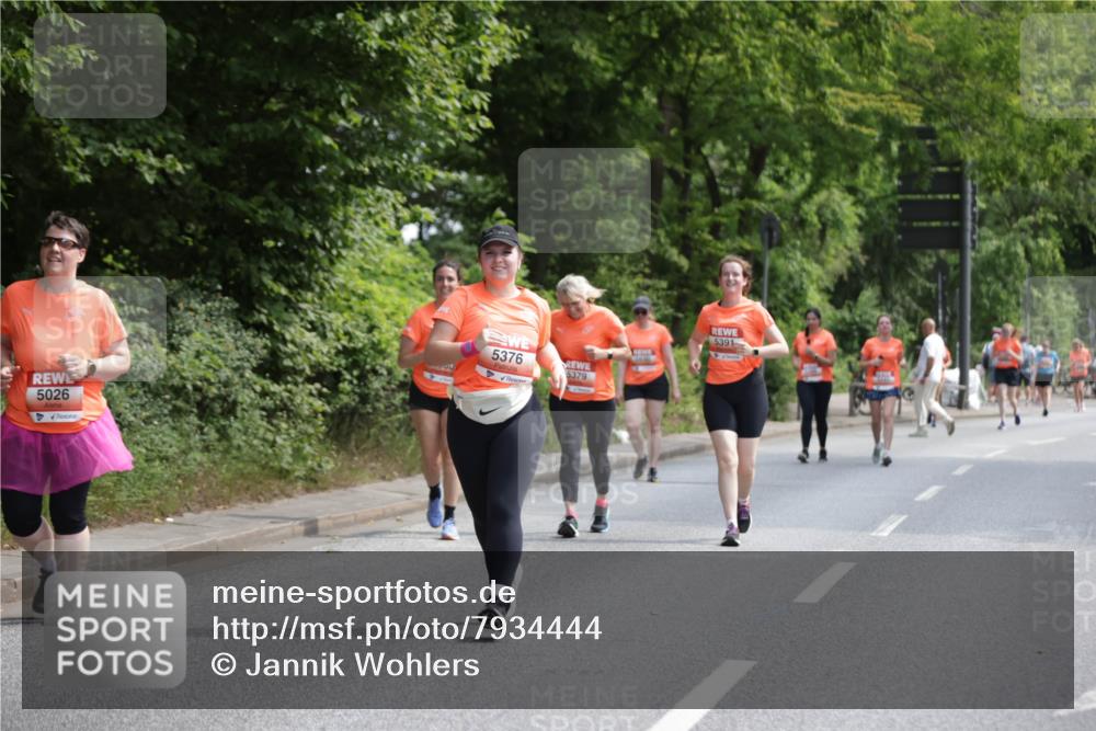 15.06.2025 - REWE Women's Run Jannik Wohlers http://msf.ph/oto/7934444 15.06.2025 10:12:18 Laufen 5026, 5376, 5379, 5391 meine-sportfotos.de