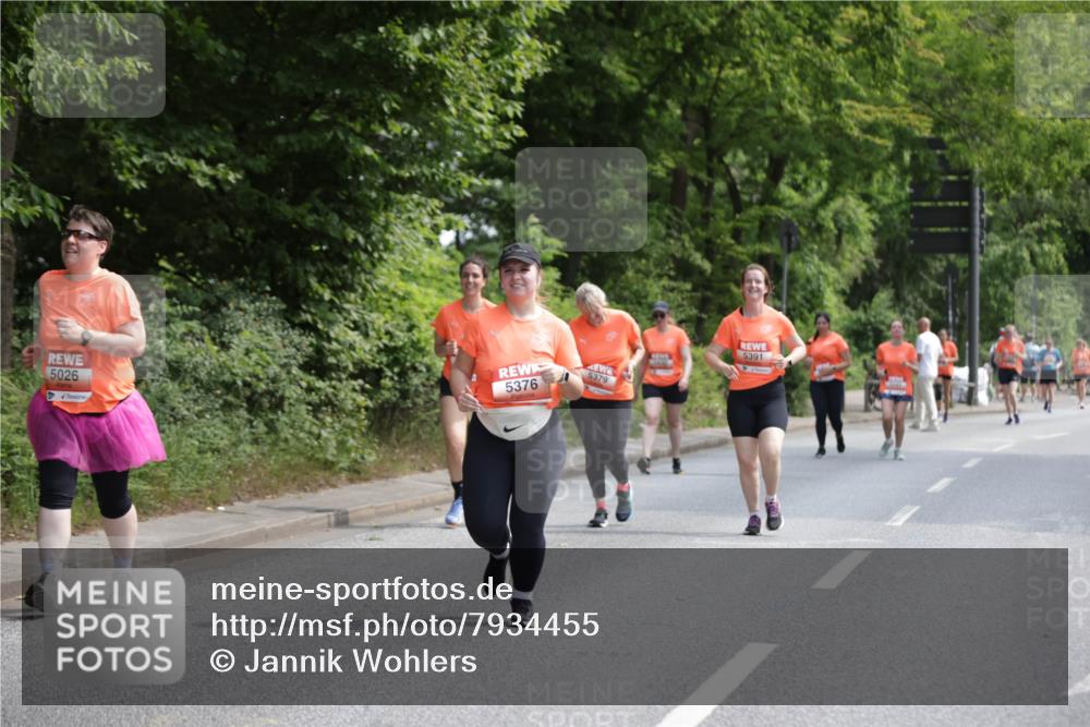 15.06.2025 - REWE Women's Run Jannik Wohlers http://msf.ph/oto/7934455 15.06.2025 10:12:18 Laufen 5026, 5379, 5376, 5391 meine-sportfotos.de