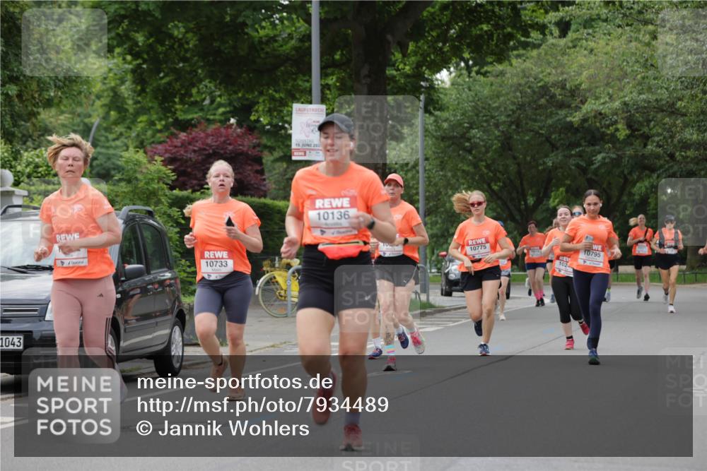 15.06.2025 - REWE Women's Run Jannik Wohlers http://msf.ph/oto/7934489 15.06.2025 08:25:40 Laufen 1043, 10733, 15, 2025, 3, 10136, 10775, 102, 10795 meine-sportfotos.de