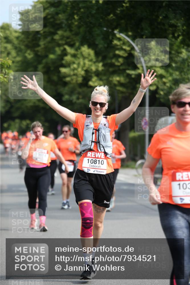 15.06.2025 - REWE Women's Run Jannik Wohlers http://msf.ph/oto/7934521 15.06.2025 09:52:12 Laufen 10810 meine-sportfotos.de