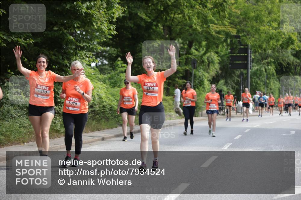 15.06.2025 - REWE Women's Run Jannik Wohlers http://msf.ph/oto/7934524 15.06.2025 10:12:21 Laufen 5630, 5380, 5379, 5391 meine-sportfotos.de