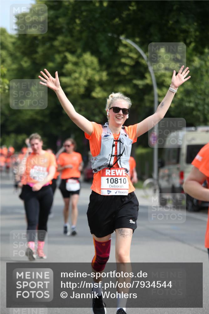 15.06.2025 - REWE Women's Run Jannik Wohlers http://msf.ph/oto/7934544 15.06.2025 09:52:13 Laufen 10810 meine-sportfotos.de