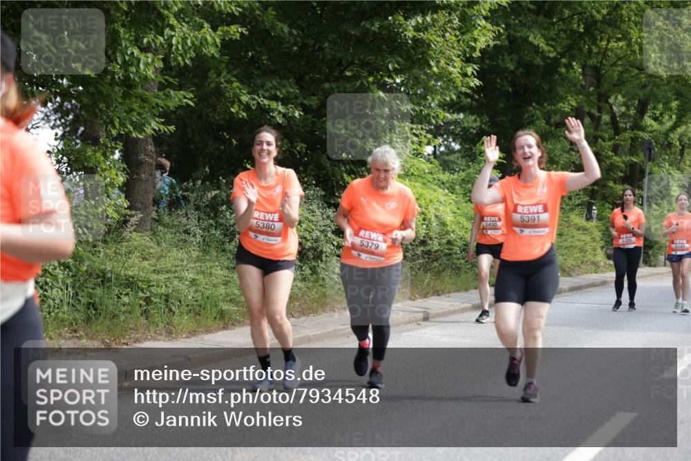 15.06.2025 - REWE Women's Run Jannik Wohlers http://msf.ph/oto/7934548 15.06.2025 10:12:21 Laufen 5380, 5379, 5391, 5630, 5296, 5541 meine-sportfotos.de