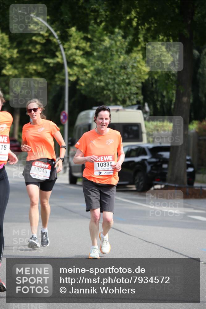 15.06.2025 - REWE Women's Run Jannik Wohlers http://msf.ph/oto/7934572 15.06.2025 09:52:17 Laufen 18, 10345, 10335 meine-sportfotos.de
