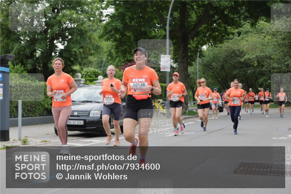 15.06.2025 - REWE Women's Run Jannik Wohlers http://msf.ph/oto/7934600 15.06.2025 08:25:41 Laufen 10272, 1043, 10733, 10136, 10693, 10775, 0795 meine-sportfotos.de