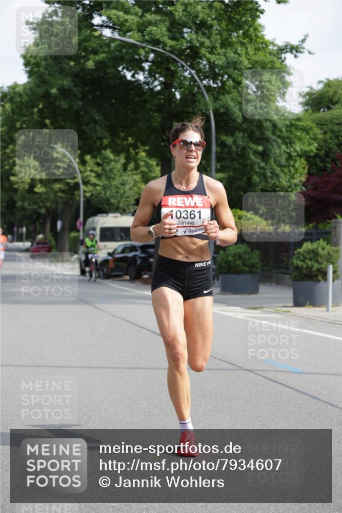 15.06.2025 - REWE Women's Run Jannik Wohlers http://msf.ph/oto/7934607 15.06.2025 08:37:48 Laufen 0361 meine-sportfotos.de