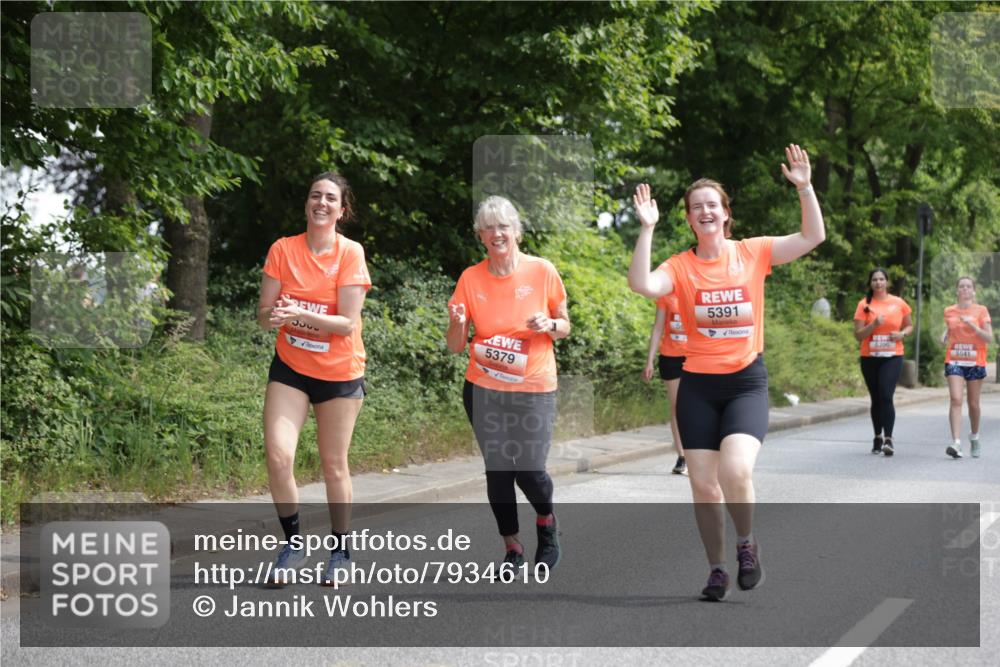 15.06.2025 - REWE Women's Run Jannik Wohlers http://msf.ph/oto/7934610 15.06.2025 10:12:22 Laufen 3329, 5379, 5391, 6296, 5541 meine-sportfotos.de
