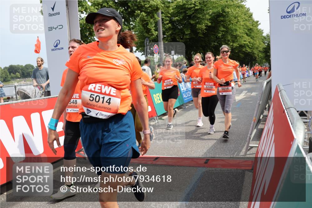 15.06.2025 - REWE Women's Run Strokosch-Dieckow http://msf.ph/oto/7934618 15.06.2025 11:07:45 Ziel 5014, 5016, 5052, 5109, 5144, 5174, 5200, 5278, 5358, 5479, 5548, 5560 meine-sportfotos.de