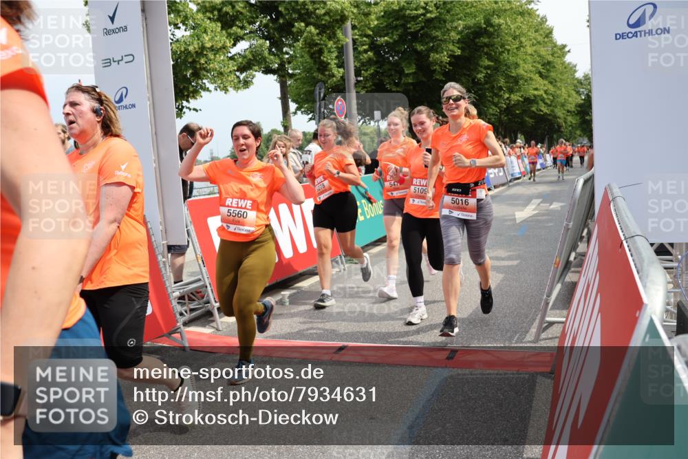 15.06.2025 - REWE Women's Run Strokosch-Dieckow http://msf.ph/oto/7934631 15.06.2025 11:07:45 Ziel 5014, 5016, 5052, 5109, 5144, 5174, 5200, 5278, 5358, 5479, 5548, 5560 meine-sportfotos.de
