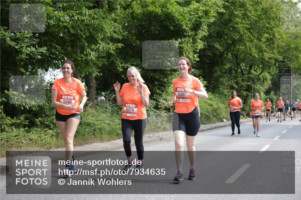 15.06.2025 - REWE Women's Run Jannik Wohlers http://msf.ph/oto/7934635 15.06.2025 10:12:23 Laufen 5380, 5379, 5391 meine-sportfotos.de