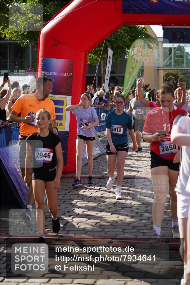 13.06.2025 - Holstenköstenlauf Felixshl http://msf.ph/oto/7934641 13.06.2025 18:03:54 Laufen 2017, 2192, 2573, 2756, 2832, 2833, 2859, 2886, 2946, 3274, 3596, 3611, 3612, 3837, 3908 meine-sportfotos.de