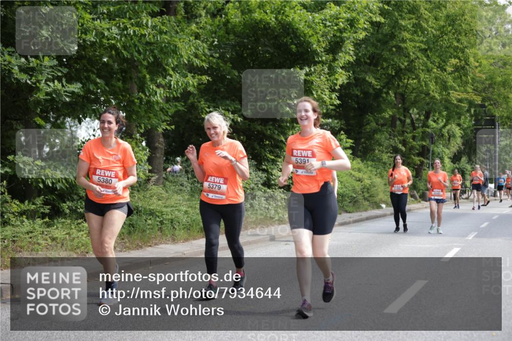 15.06.2025 - REWE Women's Run Jannik Wohlers http://msf.ph/oto/7934644 15.06.2025 10:12:23 Laufen 5380, 5379, 5391, 5541 meine-sportfotos.de
