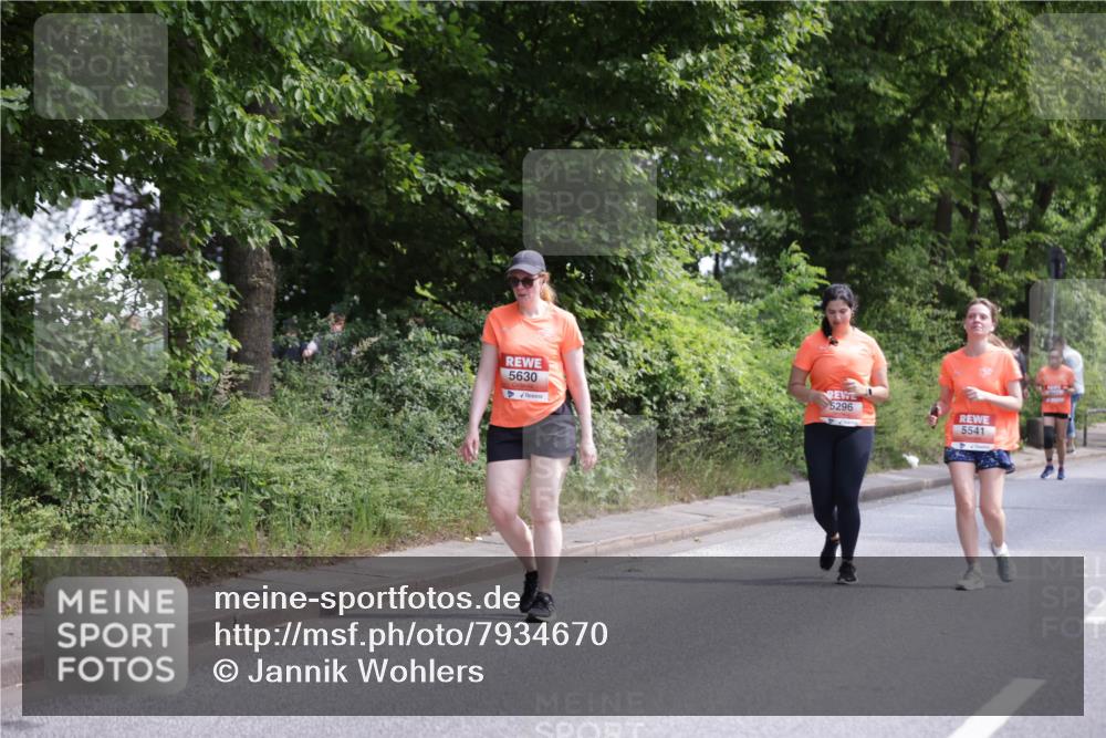 15.06.2025 - REWE Women's Run Jannik Wohlers http://msf.ph/oto/7934670 15.06.2025 10:12:25 Laufen 5630, 5296, 5541 meine-sportfotos.de